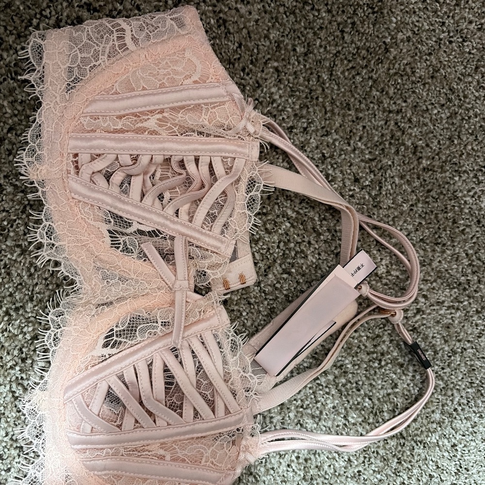 Victoria’s Secret dream angels unlined bra